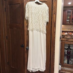 Cream maxi dress, lace bodice, back zip. Karen Miller New York, Size 18.
